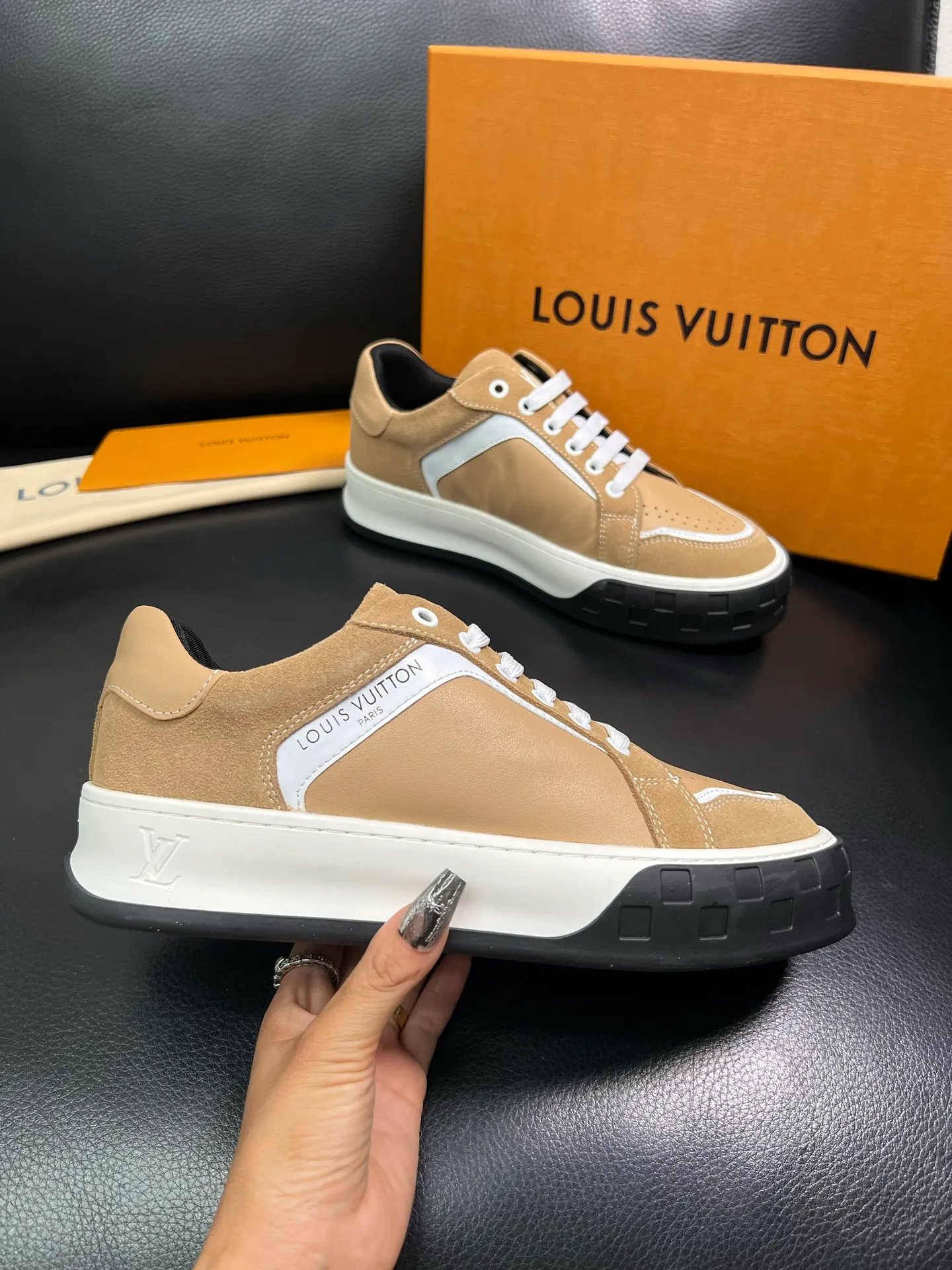 Men's shoes 💰740 Lv top purchase Louis Vuitton, counter synchronization, uppers imported from Italy cowhide, imported mesh padding soft and comfortable, soles: original soles specially provided by the original factory, T men's shoes 💰U exclusive movable molded soles super comfortable, original factory and single goods, high quality, welcome to compare, code number 39-44 (customized 38-45) 85858